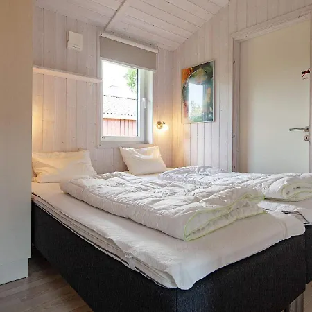 Two-bedroom In 20 Groemitz